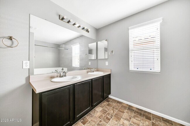 Building Photo - 7770 W Alvarado Rd