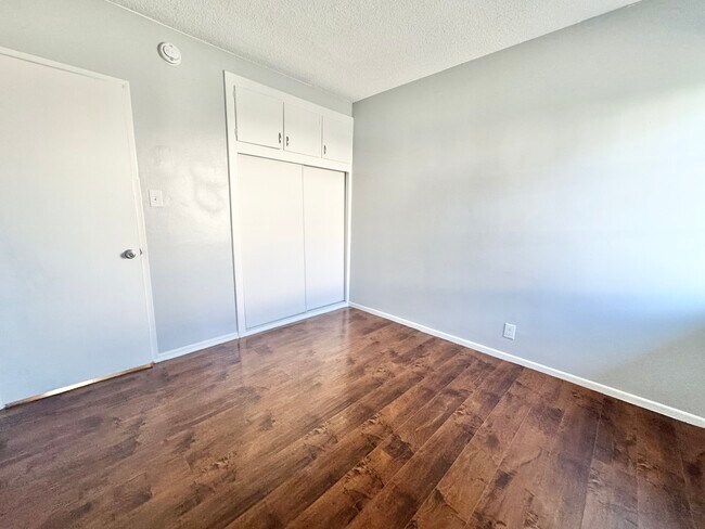 Building Photo - 13714 S Inglewood Ave