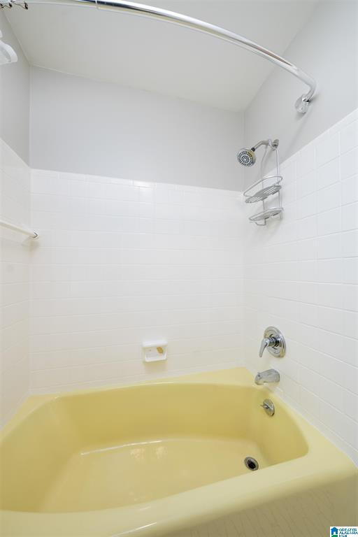 Building Photo - Mountain Brook 5 Bedroom, 3 Bath with Finished Lower Level