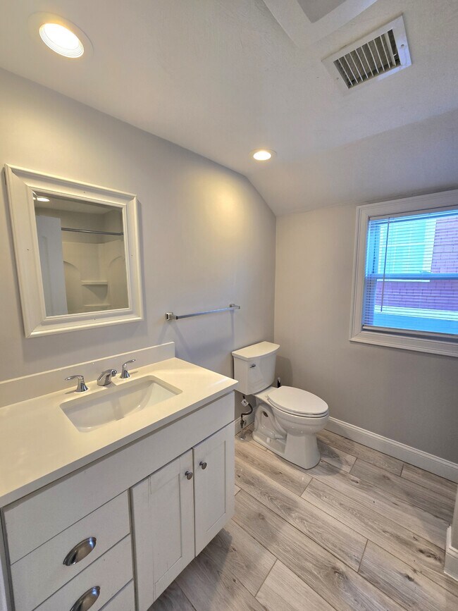 Building Photo - 35 Phillips Ave