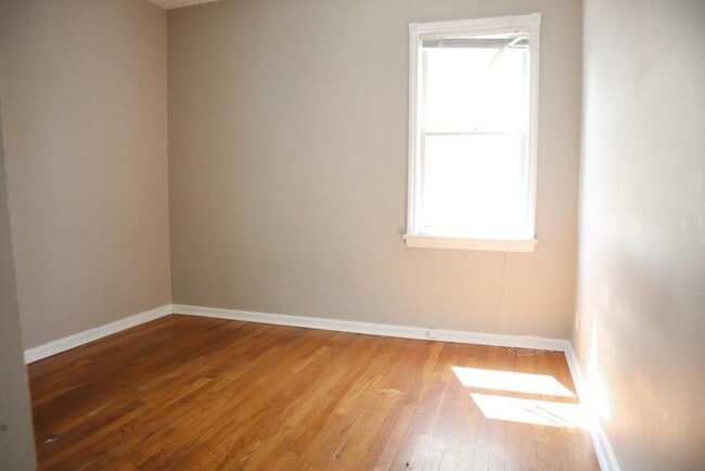 Building Photo - 4144 Hinsdale Rd