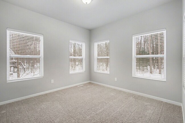 Building Photo - Outstanding Neighborhood in Saugatuck for Long Term Lease!