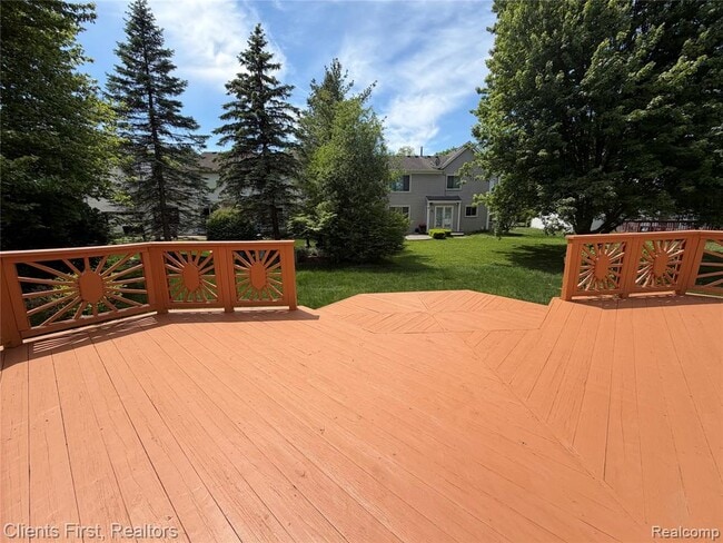 Building Photo - 7043 Foxridge Dr