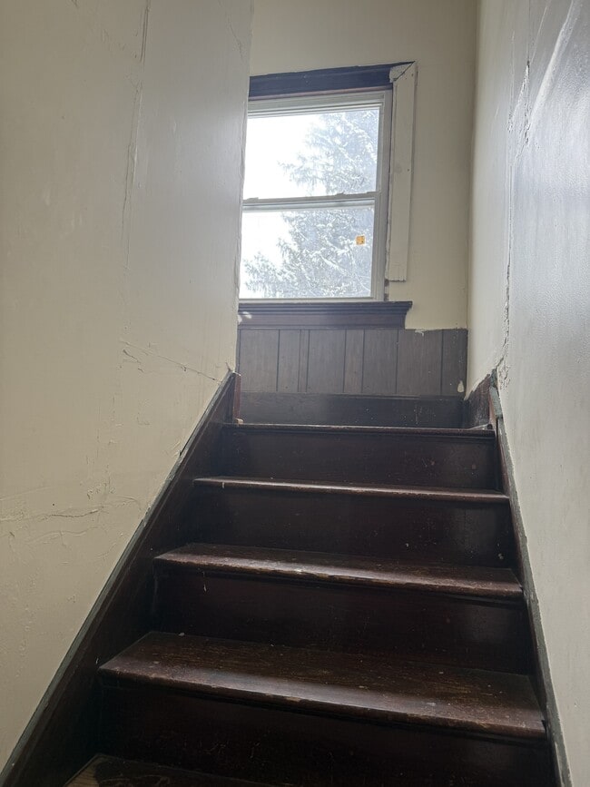 Building Photo - 543 Grafton Ave