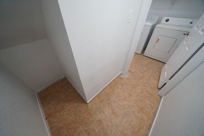 Building Photo - SHOWINGS AVAILABLE NOW