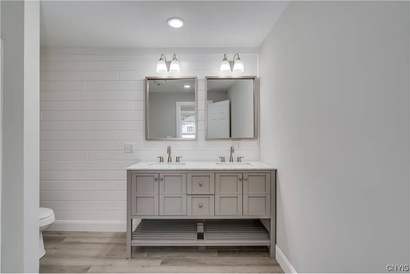 Building Photo - 135 N Washington St