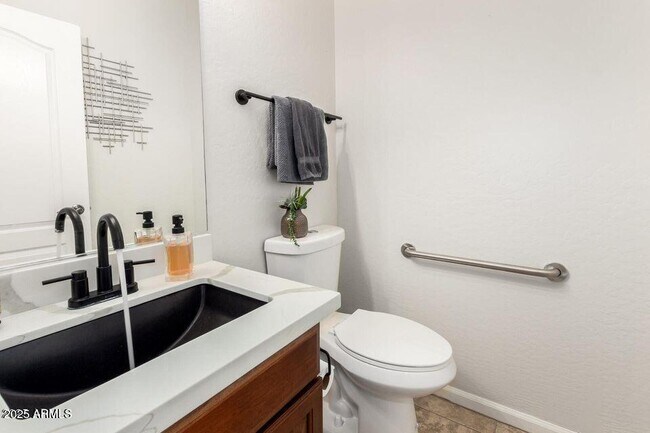 Building Photo - 42422 W Bravo Dr