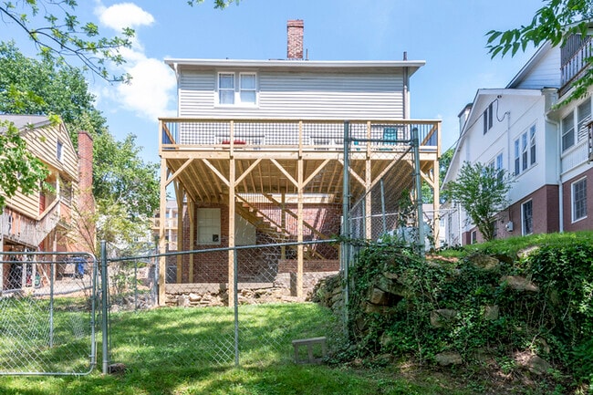 Building Photo - 214 N Sunset Dr