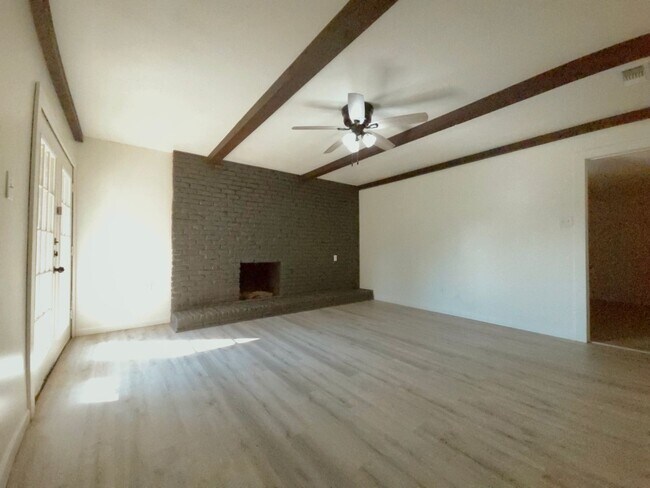 Building Photo - PRE-LEASING FOR SUMMER - Charming 4 Bedroom in the Heart of Lubbock