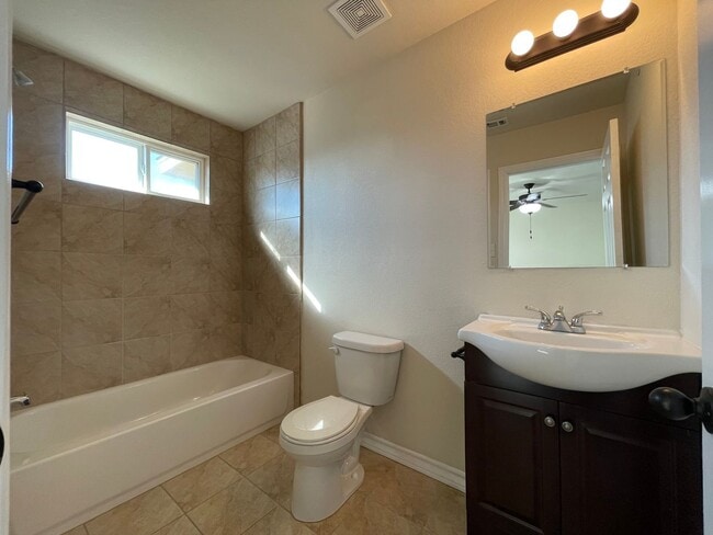 Building Photo - Town home for rent