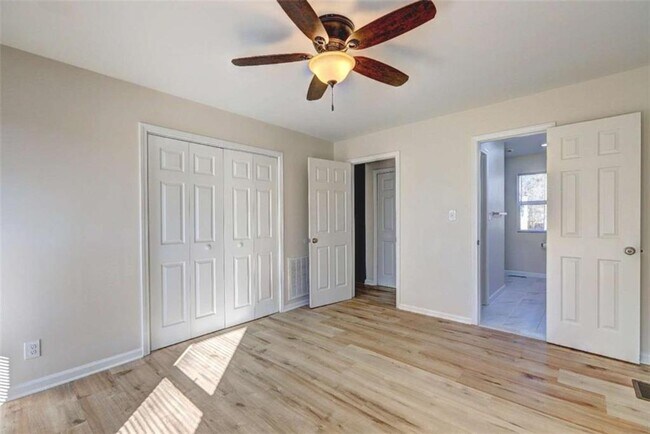 Building Photo - 95 Pine Grove Cir