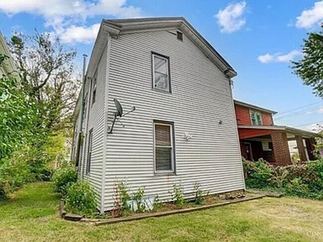 Building Photo - 2705 Hackberry St