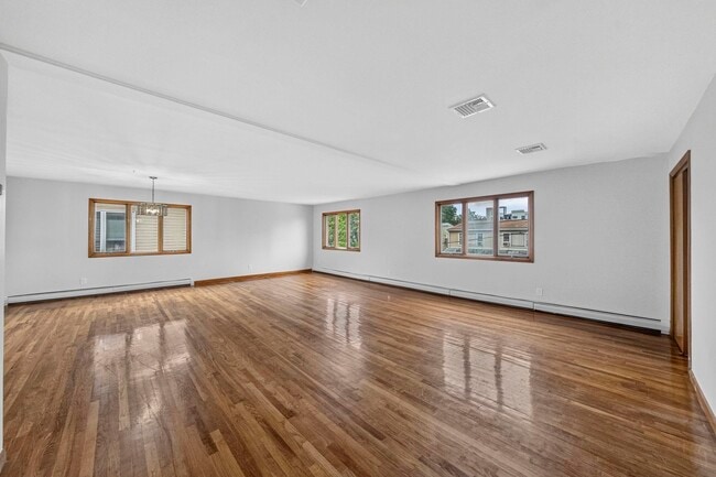 Building Photo - 612 72nd St