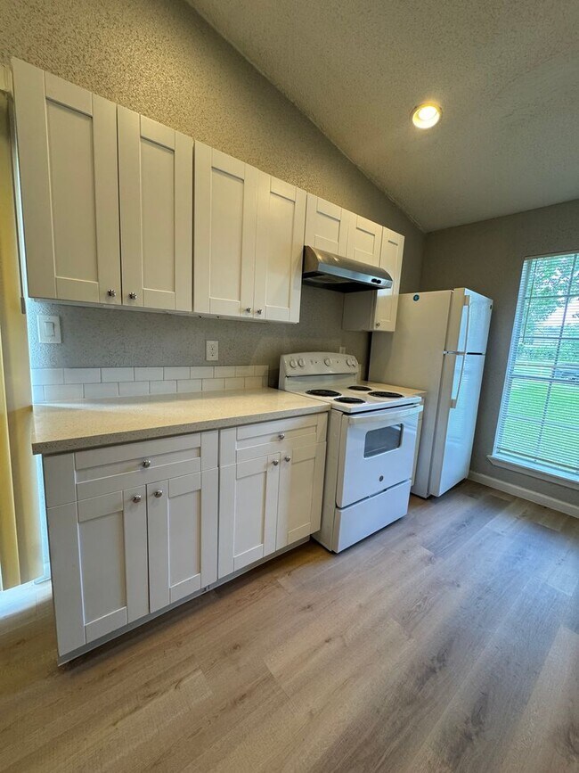 Building Photo - 11217 Pender Ln