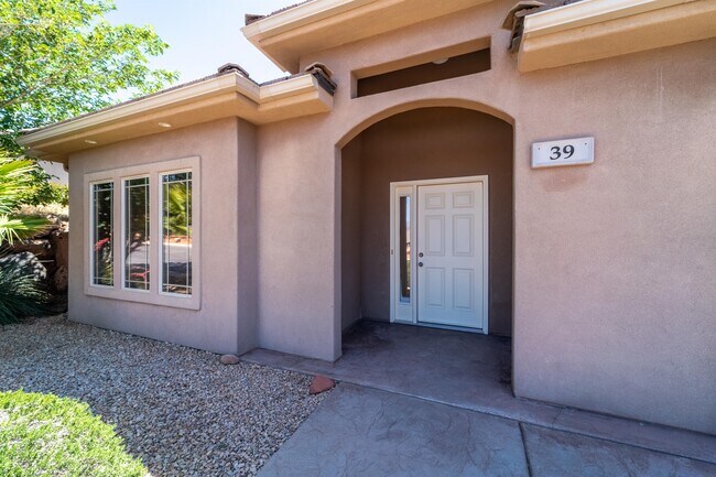 Building Photo - 1210 W Indian Hills Dr