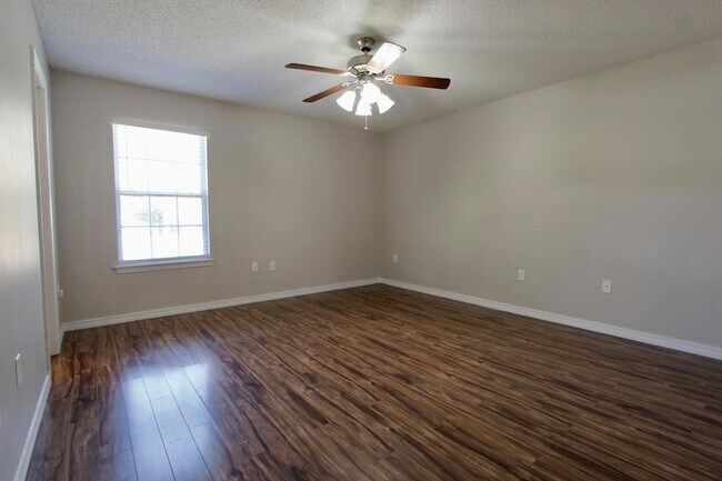 Building Photo - 3151 Forrest Ave