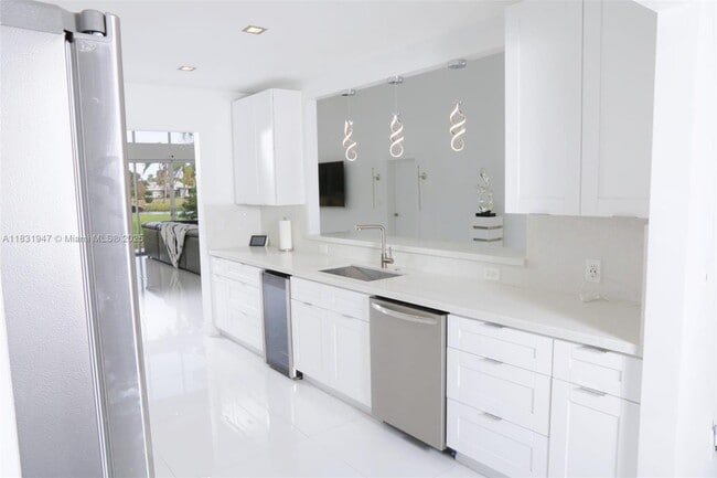Building Photo - 6003 Umbrella Tree Ln
