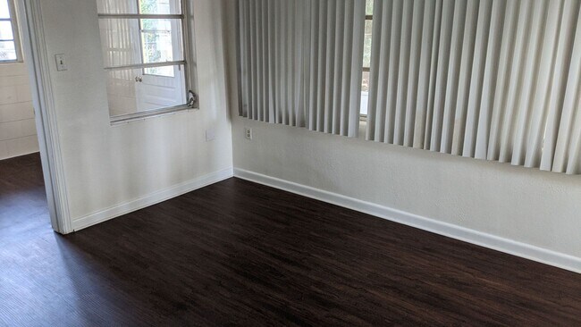 Building Photo - 3 Bedroom 2 Bath in Eustis Fl