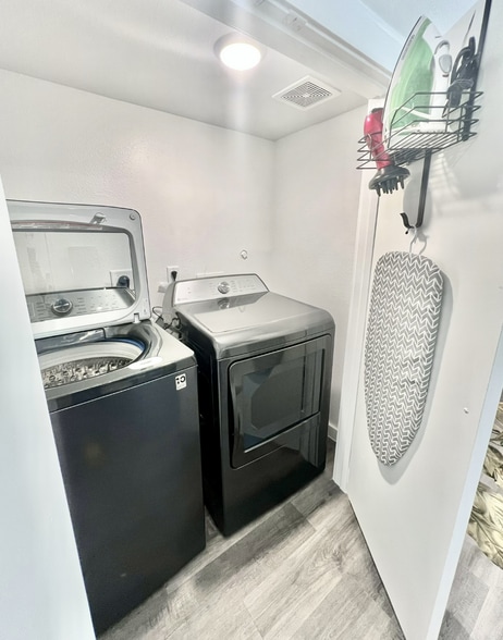 Building Photo - 8124 Sterlingshire St