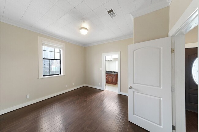 Building Photo - 309 Pecore St