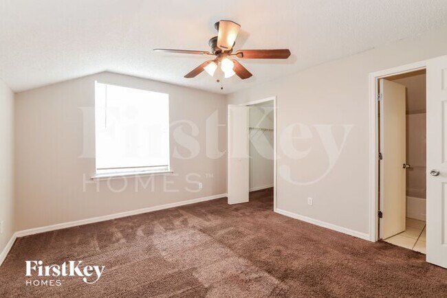 Building Photo - 9646 Lupine Ave