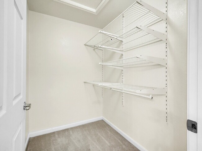 Building Photo - $1,750.00, Gorgeous 2-bed, 2-bath condo located in Aurora.