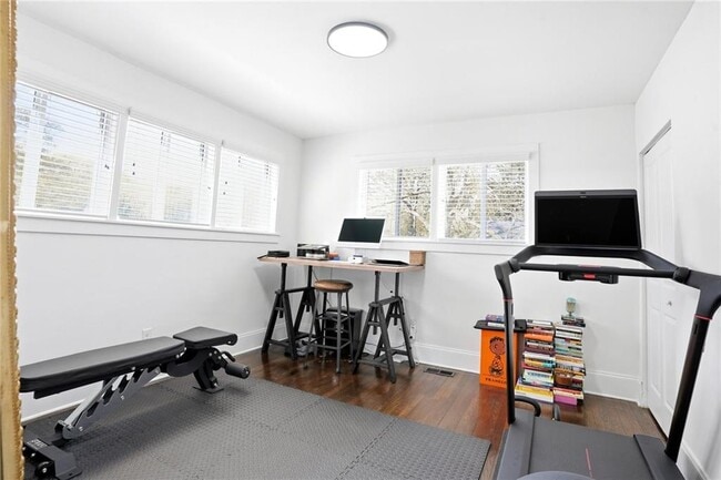 Building Photo - 496 Shannon Dr SW