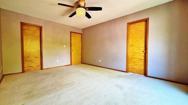 Building Photo - Welcome To This Fantastic 3 Bed 4 Bath Hom...