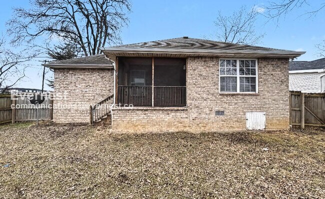 Building Photo - 3 Bed/2 Bath Home with Fenced Yard / Available Now!