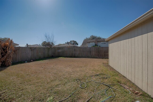 Building Photo - 11406 Sagewind Dr