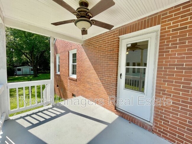 Building Photo - 122 Camellia Dr