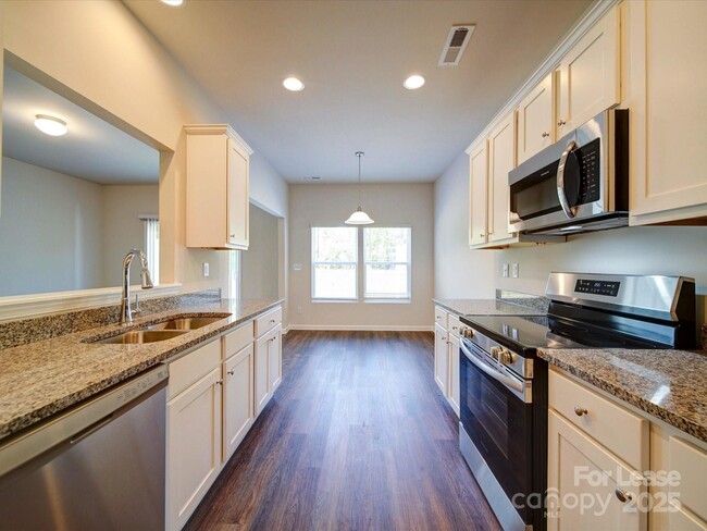 Building Photo - 916 S Battleground Ave