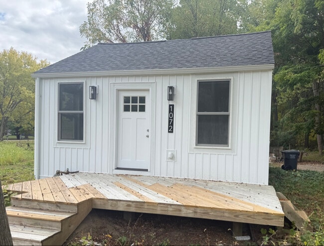 Building Photo - 1072 Vineland Rd