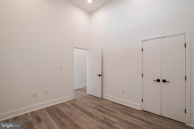 Building Photo - 1420 Point Breeze Ave