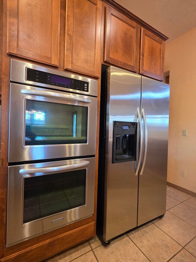 Building Photo - 8152 Eagledancer Ave
