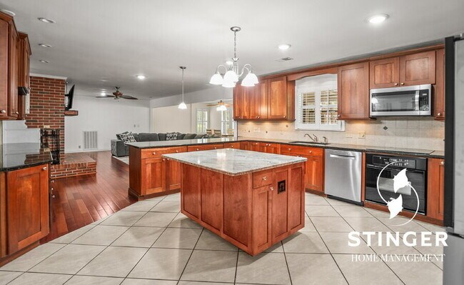 Building Photo - 7 Blue Heron Cir