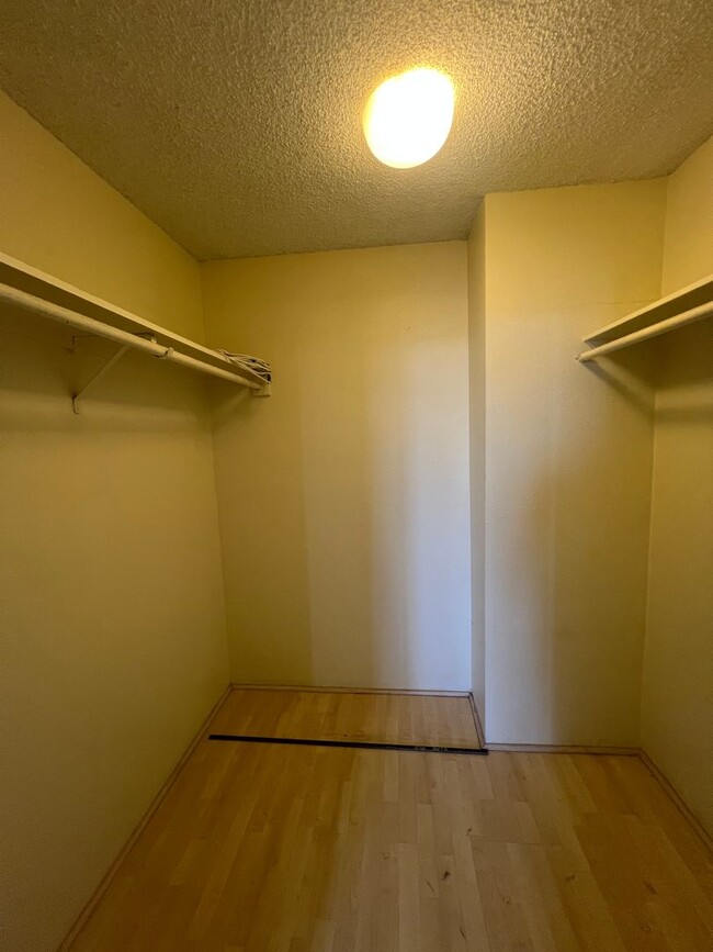 Building Photo - 2 Bedroom unit in Kukui Plaza