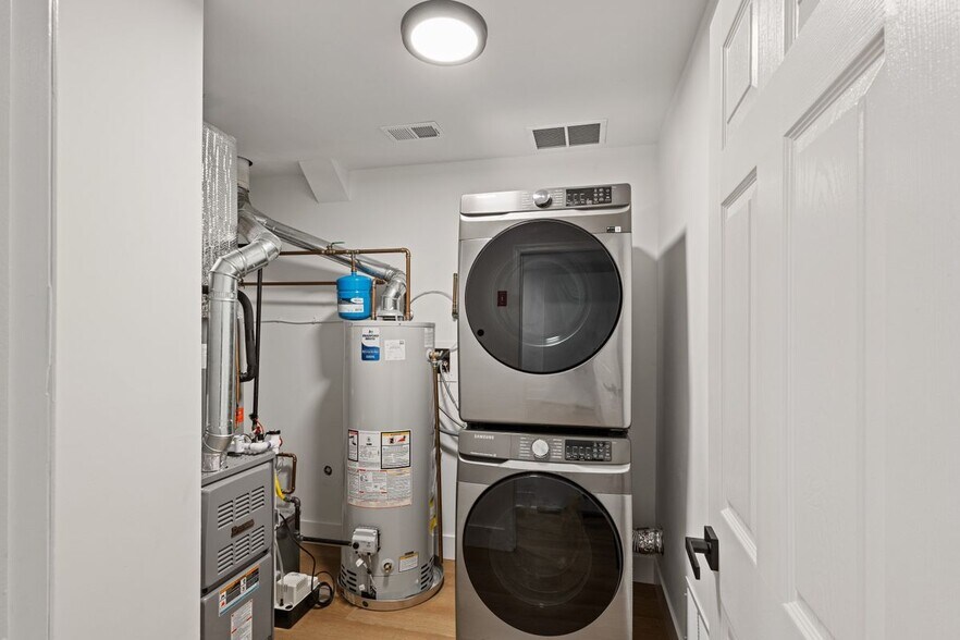 Building Photo - 5 Exeter Ct