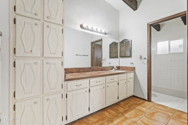 Building Photo - 8201 Big Bend Dr