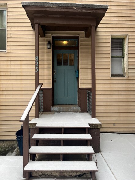 Building Photo - 823 Market St