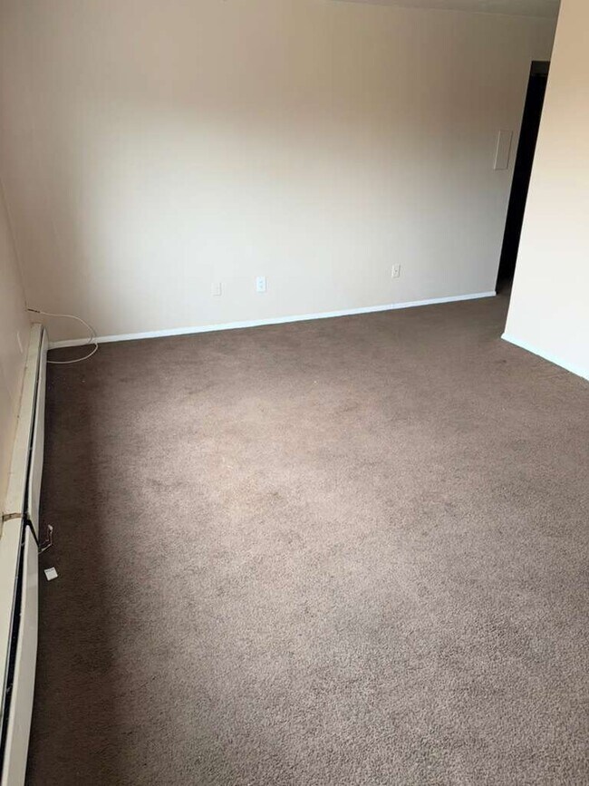 Building Photo - 14815 Euclid Ave