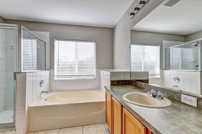 Building Photo - Prime Northwood Home on a Conservation Lot...