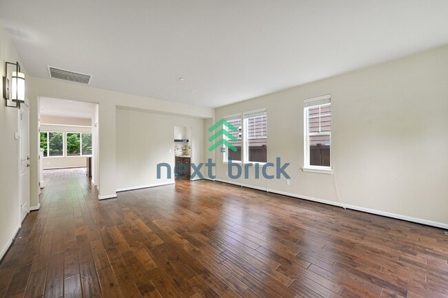 Building Photo - "Charming 4-Bedroom Retreat in Redmond: Spacious 2,540 Sq Ft Home with 2.5 Baths!"