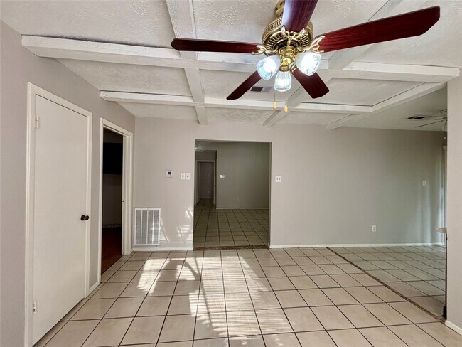 Building Photo - 4426 Hirschfield Rd