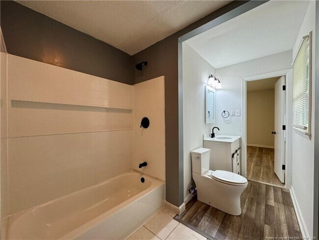 Building Photo - 1837 Glenwick Dr