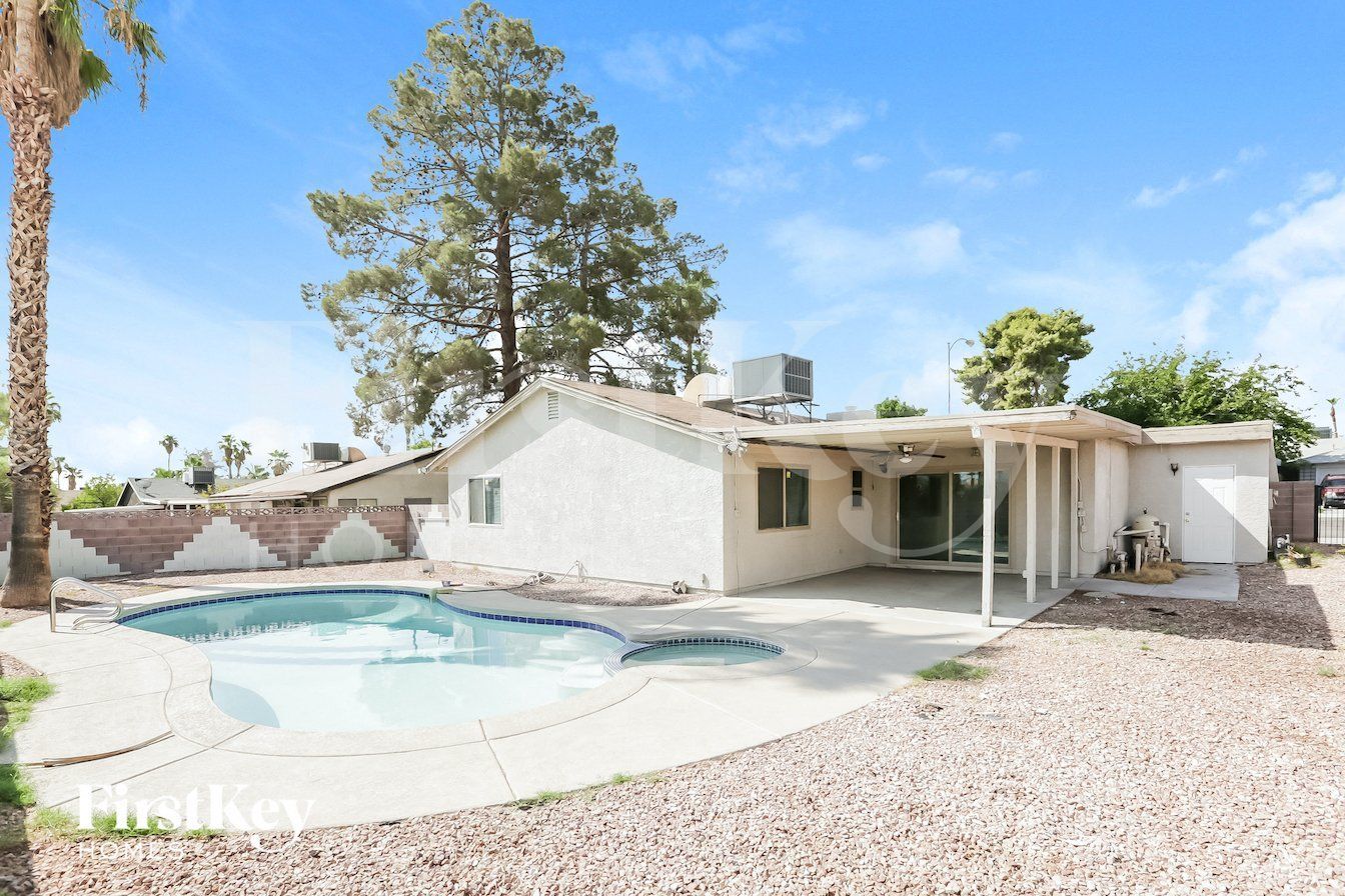 Building Photo - 3868 Vista Largo Dr