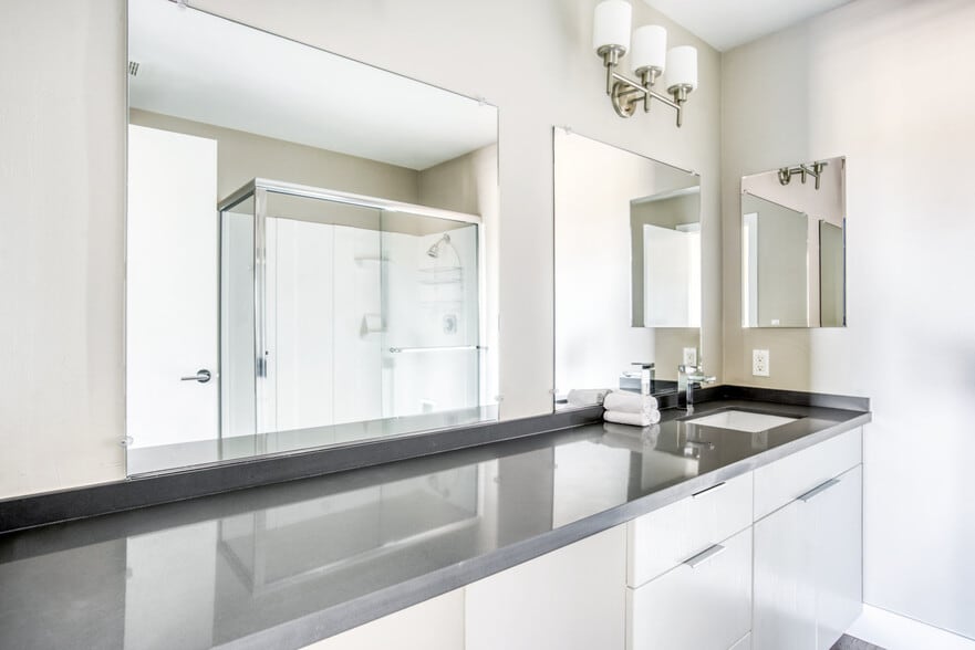 Building Photo - 600 Edgewater Blvd