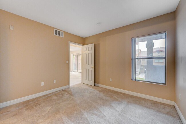 Building Photo - 8000 W Badura Ave