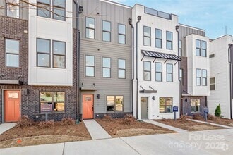 Building Photo - 425 Blairhill Rd