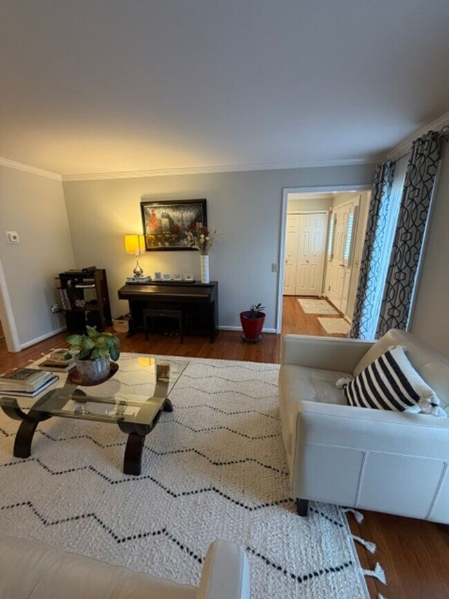 Building Photo - SPACIOUS SF HOME IN GERMANTOWN